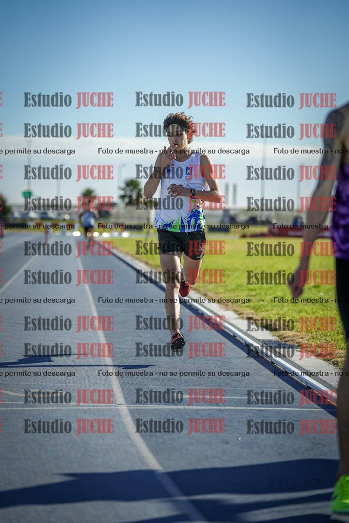 Fotos de los 3000 m con obstáculos de varones