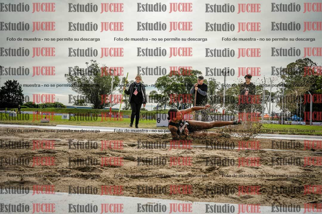 Fotos del salto en largo de mujeres - hepta 5