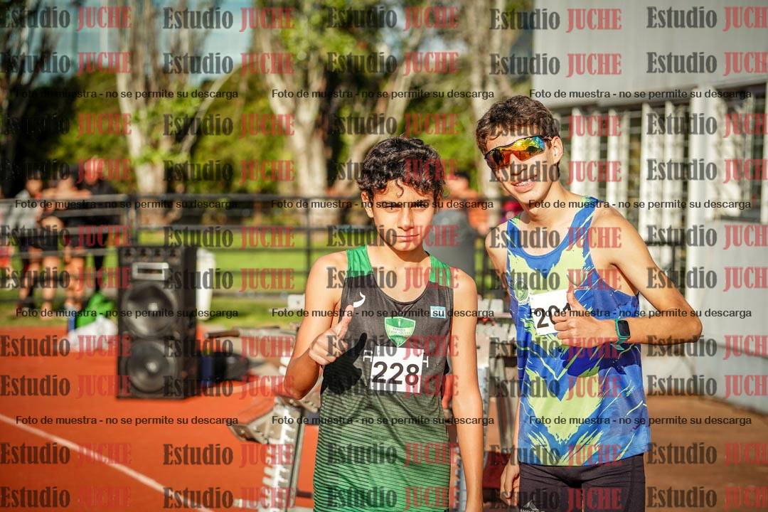 Fotos de los 2000 m con obstáculos de varones