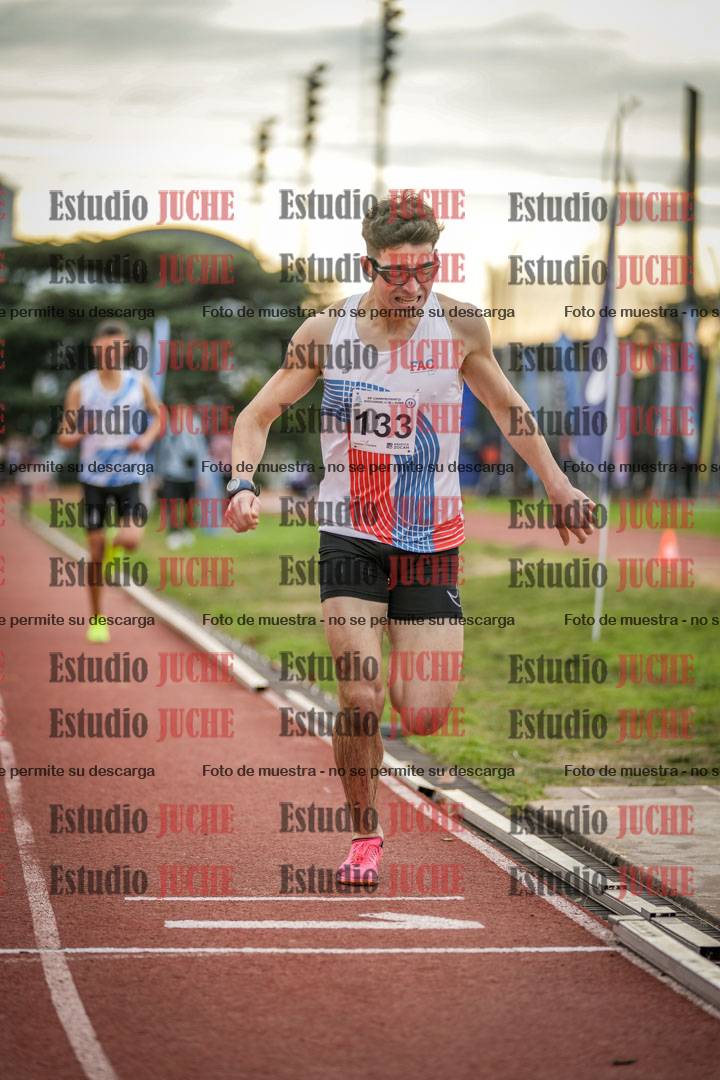 Fotos de los 2000 m con obstáculos de varones