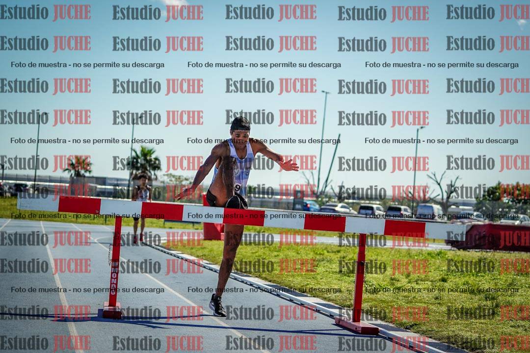 Fotos de los 3000 m con obstáculos de varones