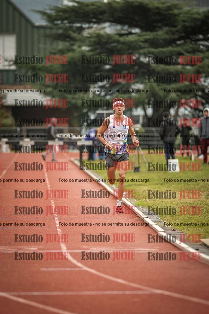 Fotos de los 3000 m con obstáculos de varones