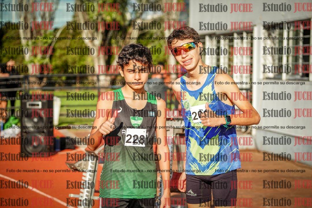Fotos de los 2000 m con obstáculos de varones