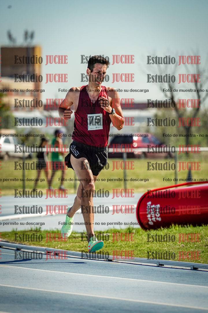 Fotos de los 5000 m de mujeres y varones - serie 1