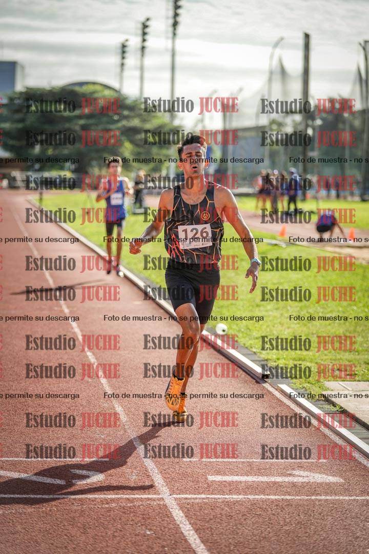 Fotos de los 3000 m con obstáculos de varones