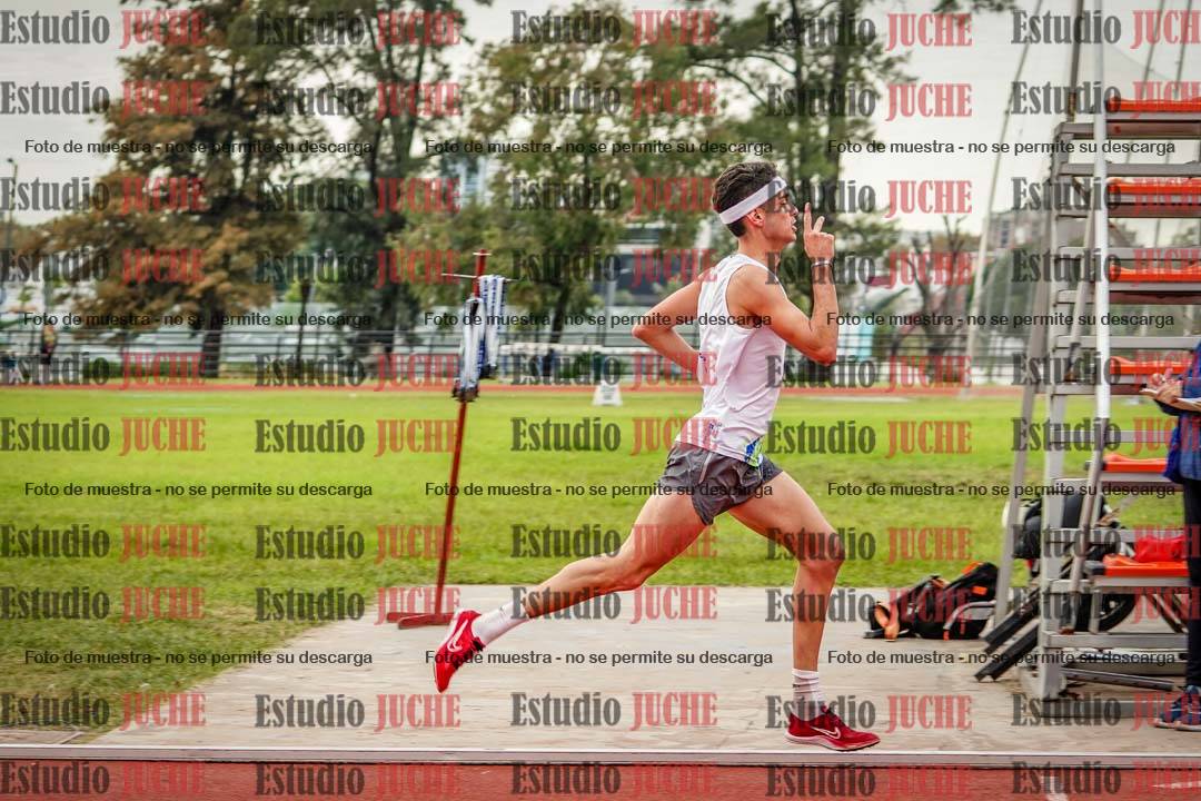 Fotos de los 3000 m con obstáculos de varones