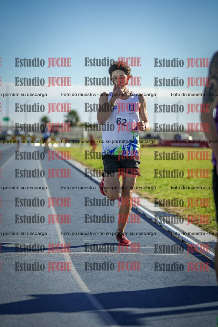 Fotos de los 3000 m con obstáculos de varones