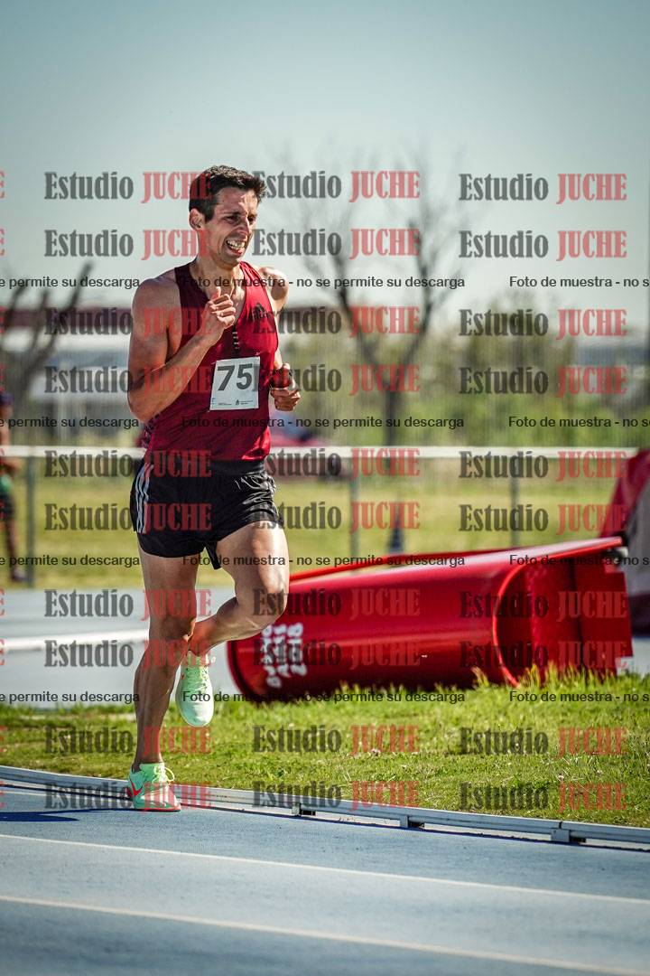 Fotos de los 5000 m de mujeres y varones - serie 1