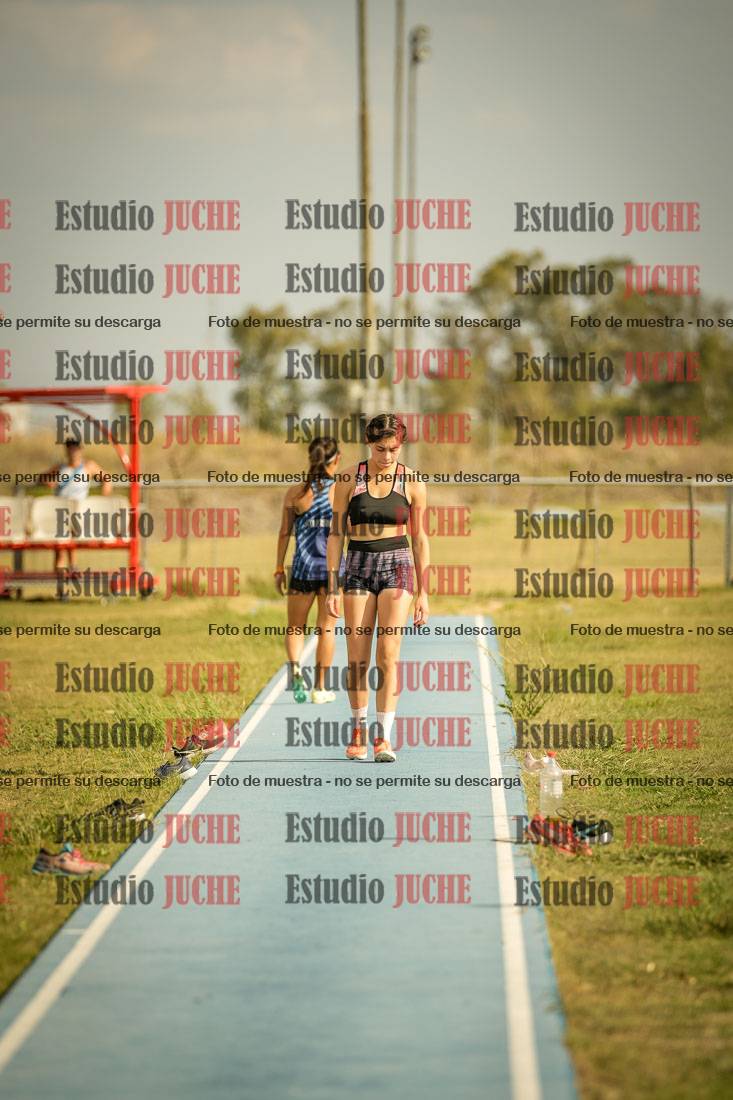 Fotos del salto en largo de mujeres