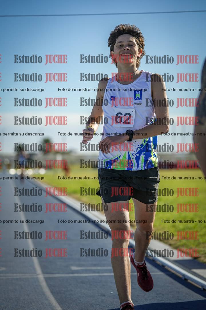 Fotos de los 3000 m con obstáculos de varones
