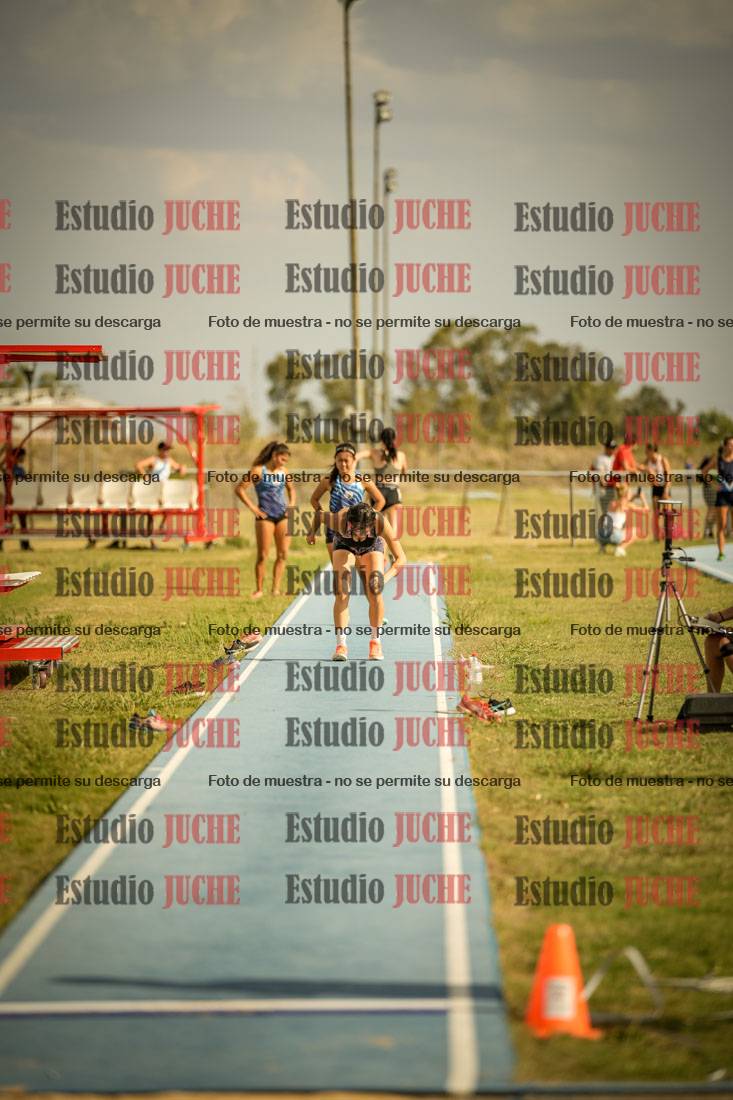 Fotos del salto en largo de mujeres