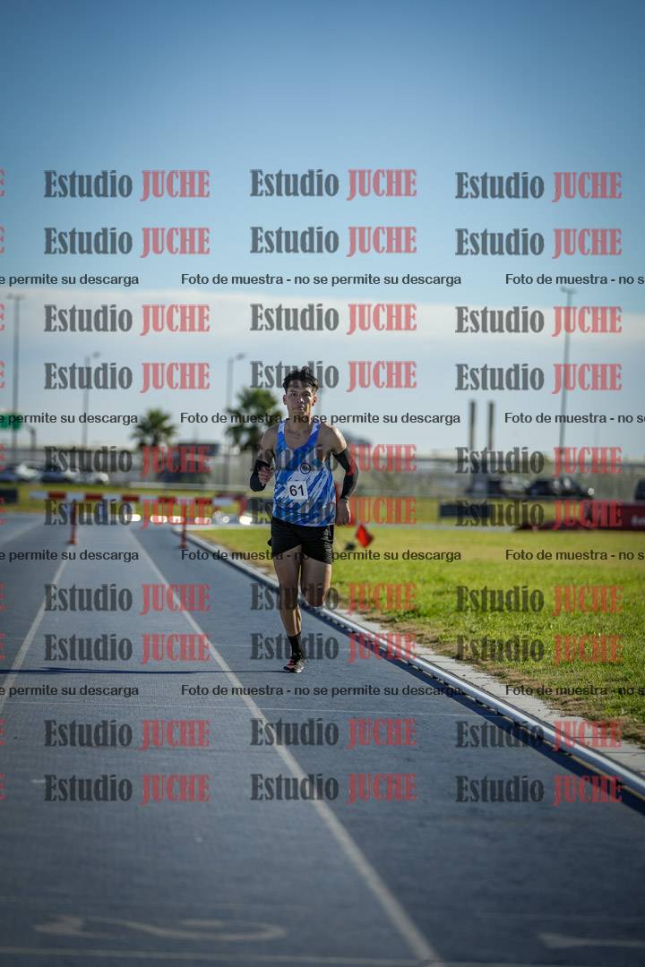 Fotos de los 3000 m con obstáculos de varones