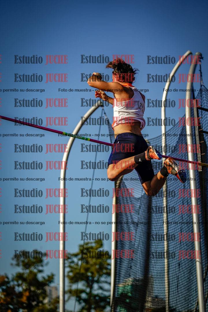 Fotos del salto con garrocha de mujeres y varones