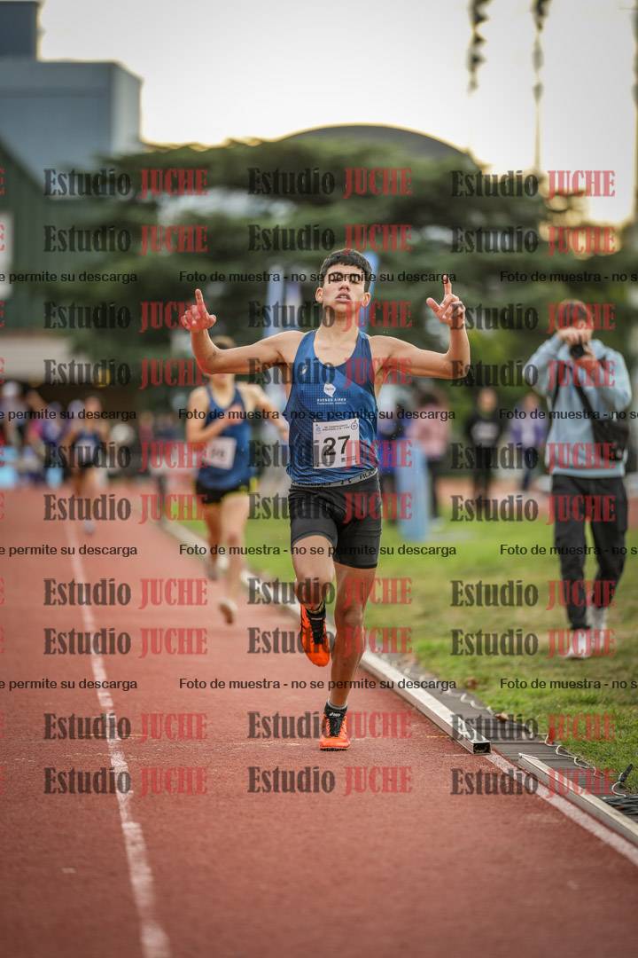 Fotos de los 2000 m con obstáculos de varones