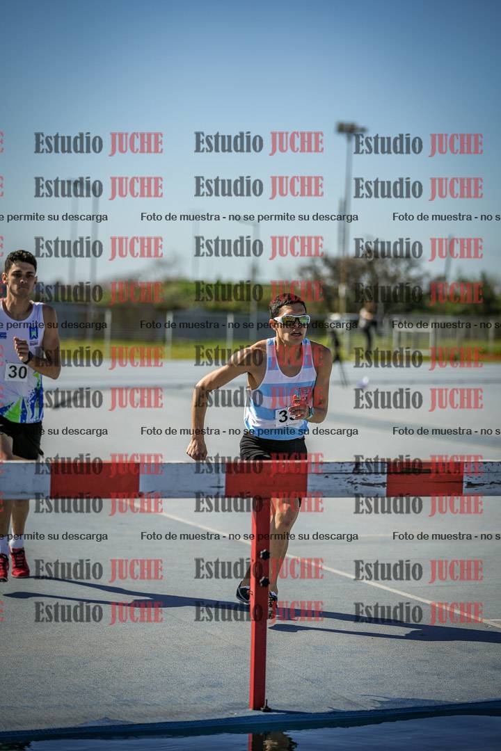 Fotos de los 3000 m con obstáculos de varones