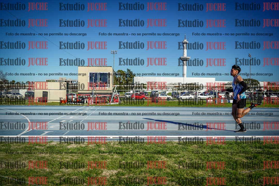Fotos de los 3000 m con obstáculos de varones