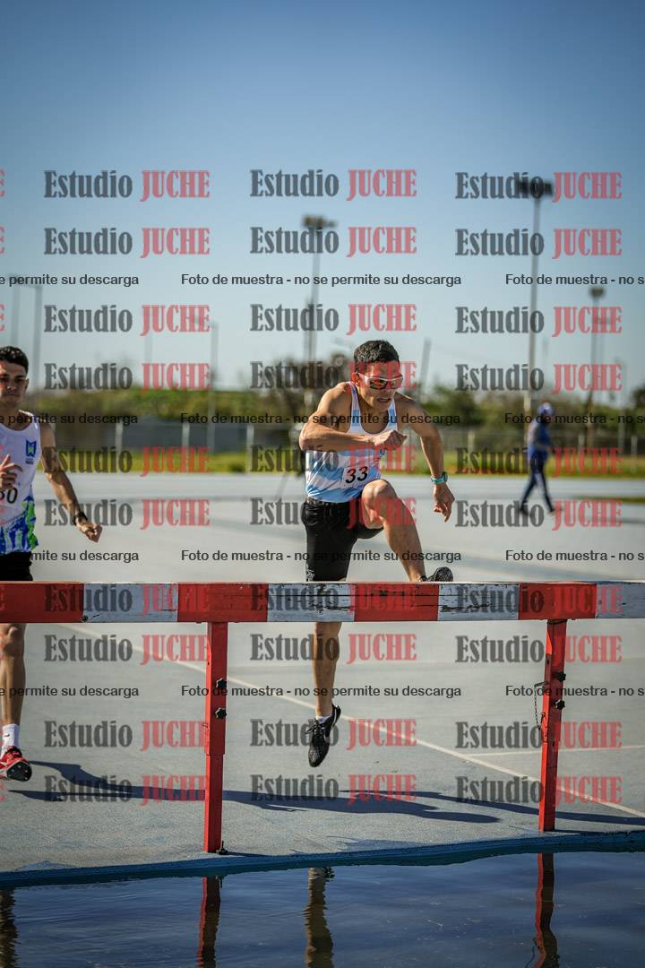 Fotos de los 3000 m con obstáculos de varones