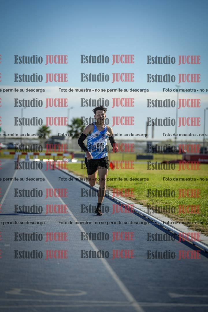 Fotos de los 3000 m con obstáculos de varones