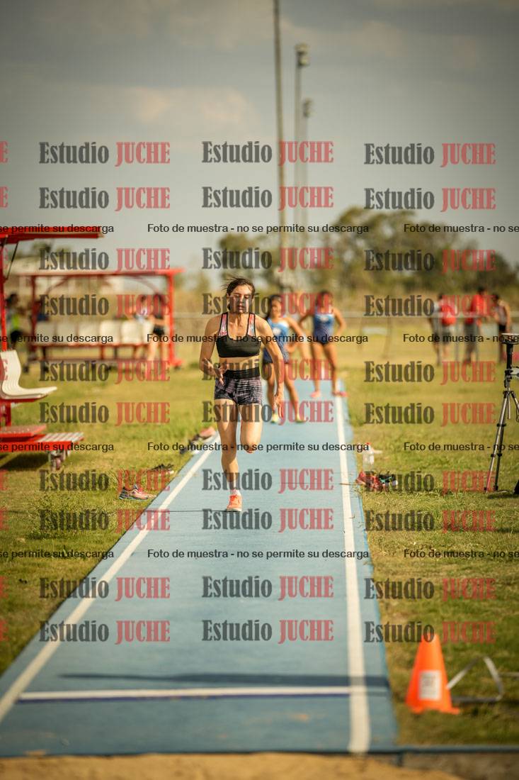 Fotos del salto en largo de mujeres