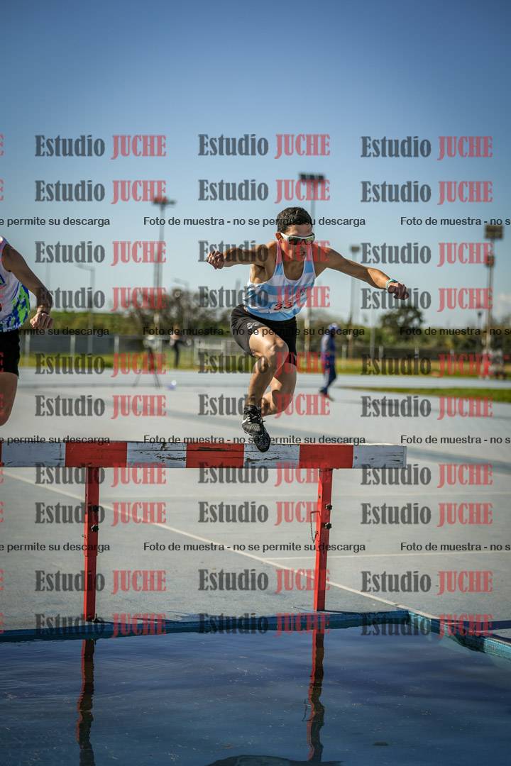 Fotos de los 3000 m con obstáculos de varones