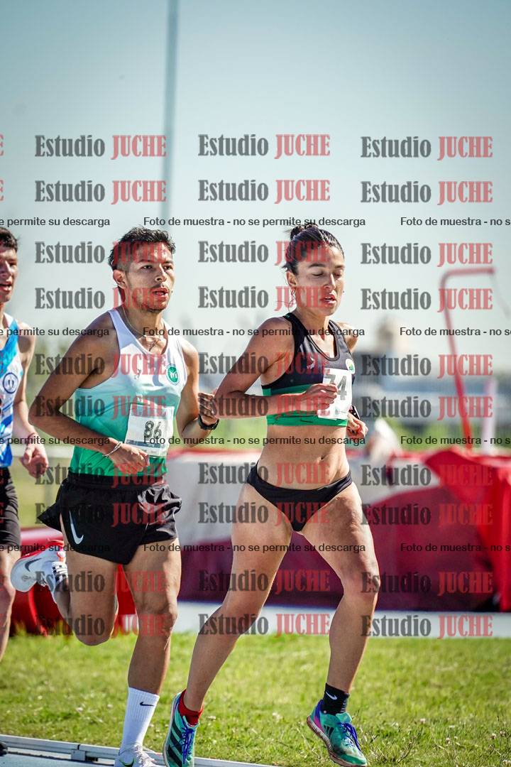 Fotos de los 5000 m de mujeres y varones - serie 1