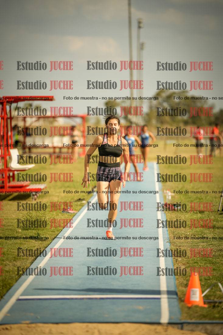 Fotos del salto en largo de mujeres