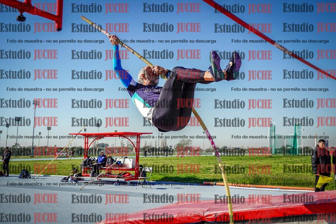 Fotos del salto con garrocha de mujeres y varones