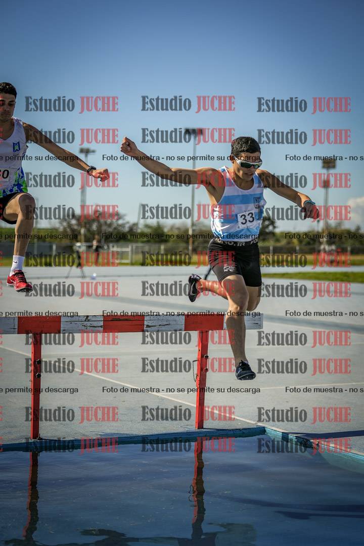 Fotos de los 3000 m con obstáculos de varones