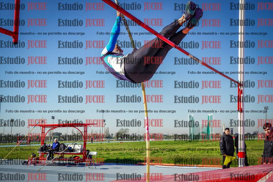 Fotos del salto con garrocha de mujeres y varones