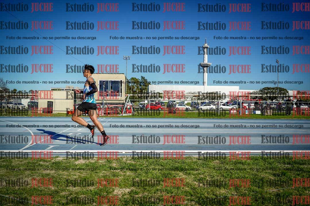 Fotos de los 3000 m con obstáculos de varones