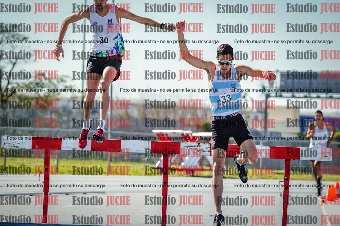Fotos de los 3000 m con obstáculos de varones