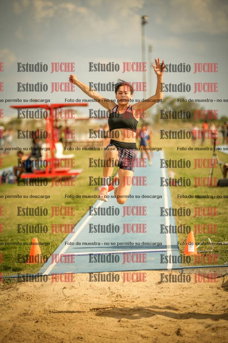 Fotos del salto en largo de mujeres
