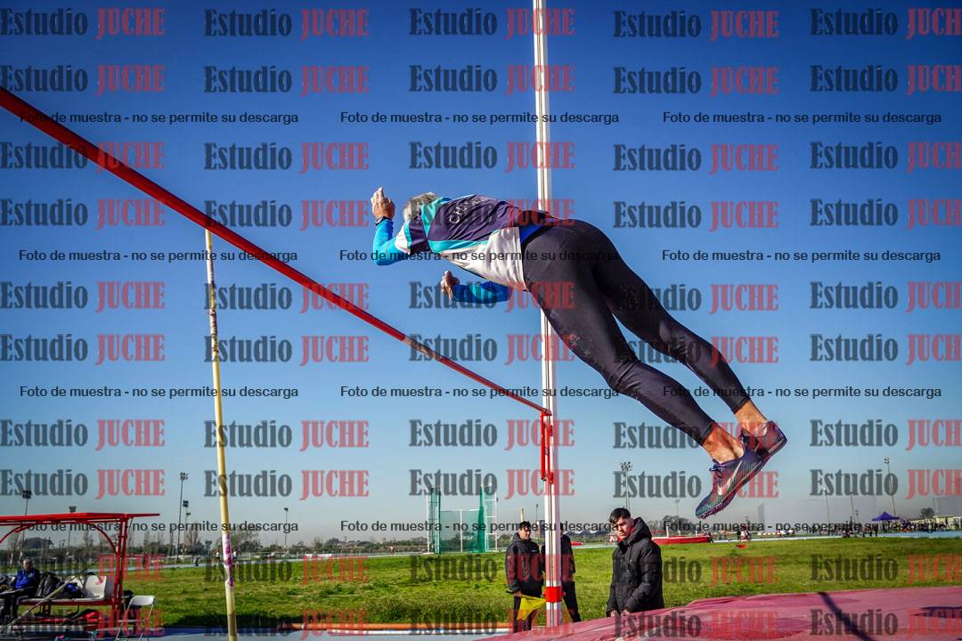 Fotos del salto con garrocha de mujeres y varones
