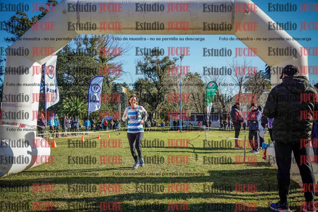 Fotos de la llegada del cross de 4000 m - mujeres
