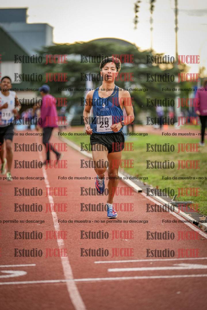 Fotos de los 2000 m con obstáculos de varones