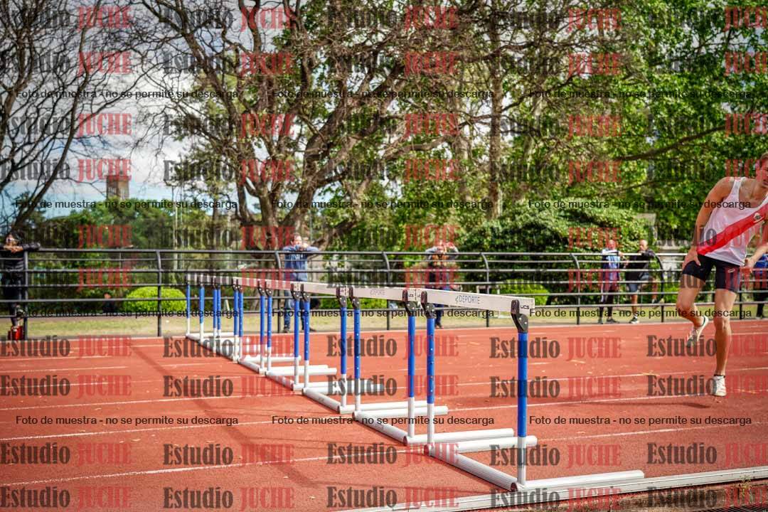 Fotos de los 400 m con vallas de varones