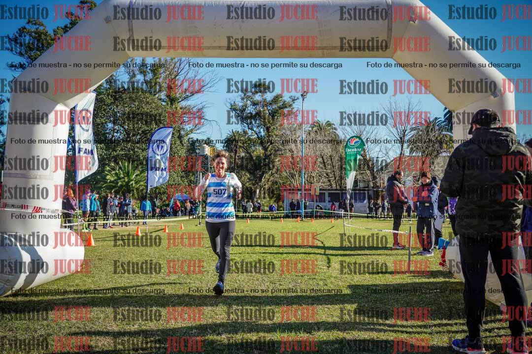Fotos de la llegada del cross de 4000 m - mujeres