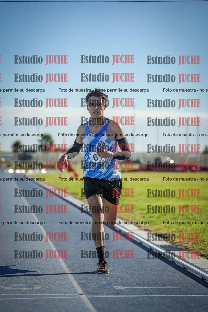 Fotos de los 3000 m con obstáculos de varones