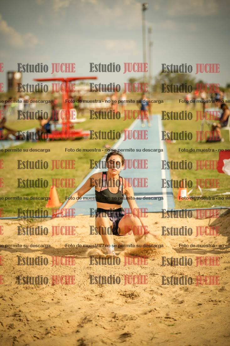 Fotos del salto en largo de mujeres