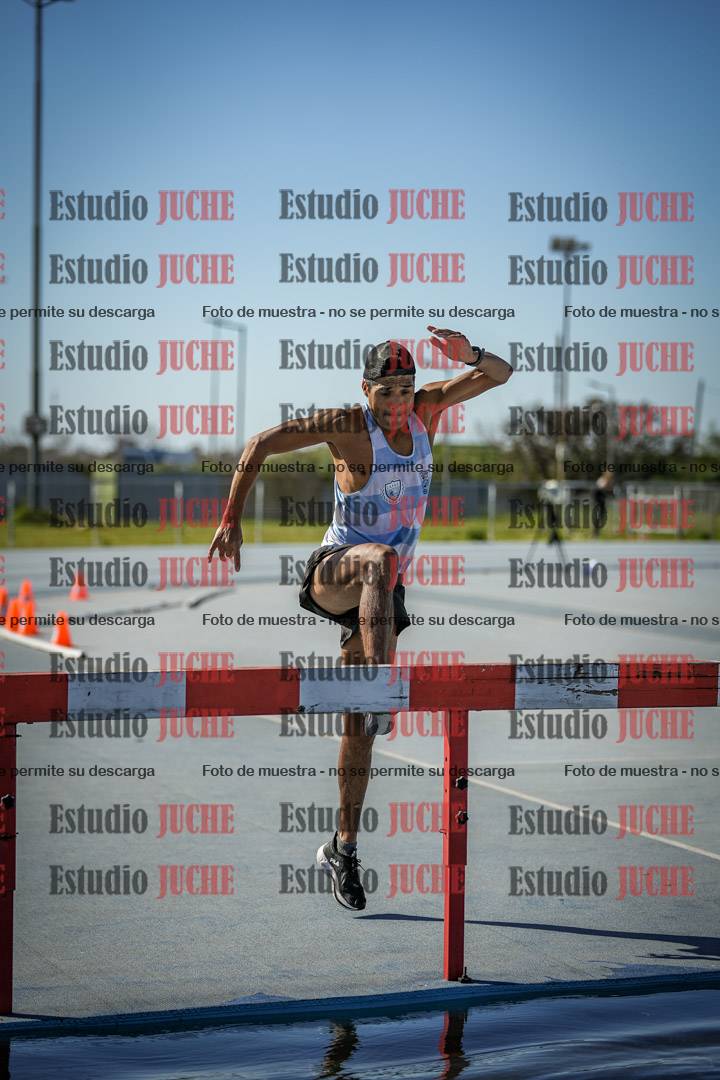 Fotos de los 3000 m con obstáculos de varones