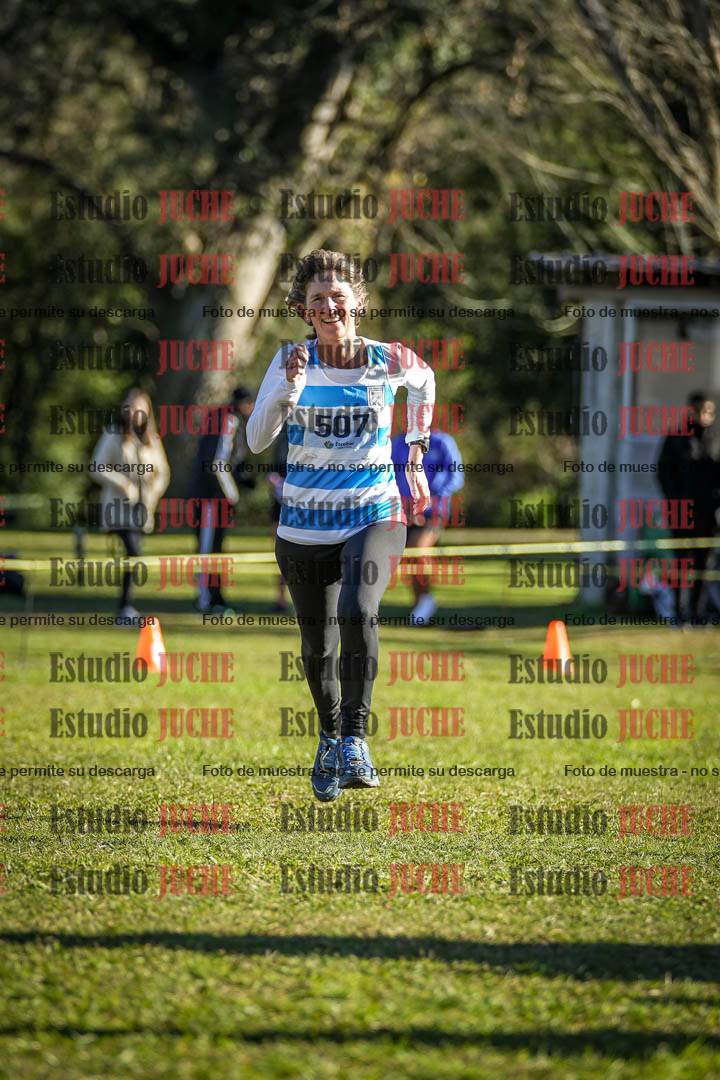 Fotos de la llegada del cross de 4000 m - mujeres
