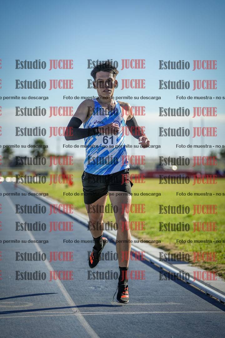Fotos de los 3000 m con obstáculos de varones