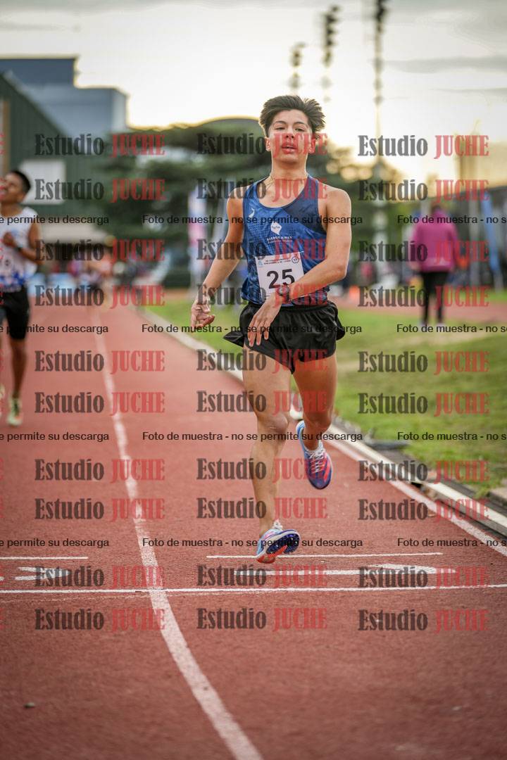 Fotos de los 2000 m con obstáculos de varones