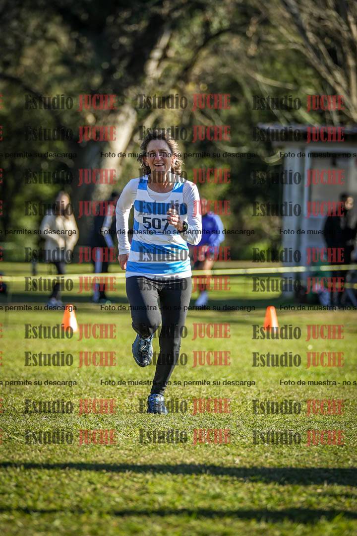 Fotos de la llegada del cross de 4000 m - mujeres