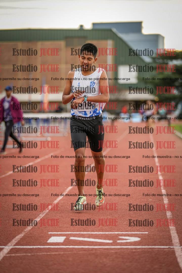 Fotos de los 2000 m con obstáculos de varones