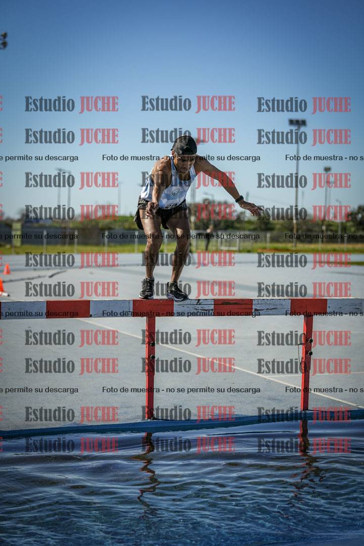 Fotos de los 3000 m con obstáculos de varones