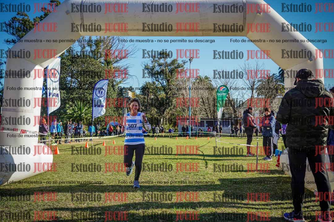 Fotos de la llegada del cross de 4000 m - mujeres