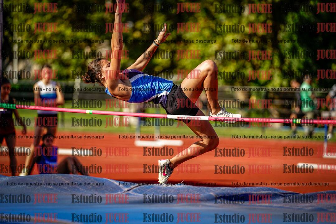 Fotos del salto en alto de mujeres y varones
