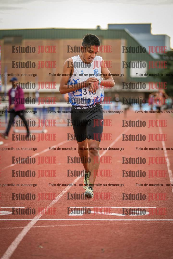Fotos de los 2000 m con obstáculos de varones