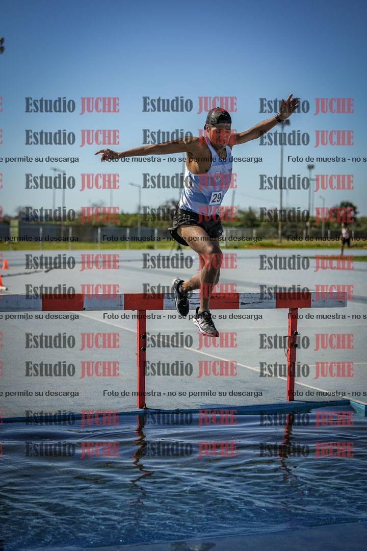 Fotos de los 3000 m con obstáculos de varones